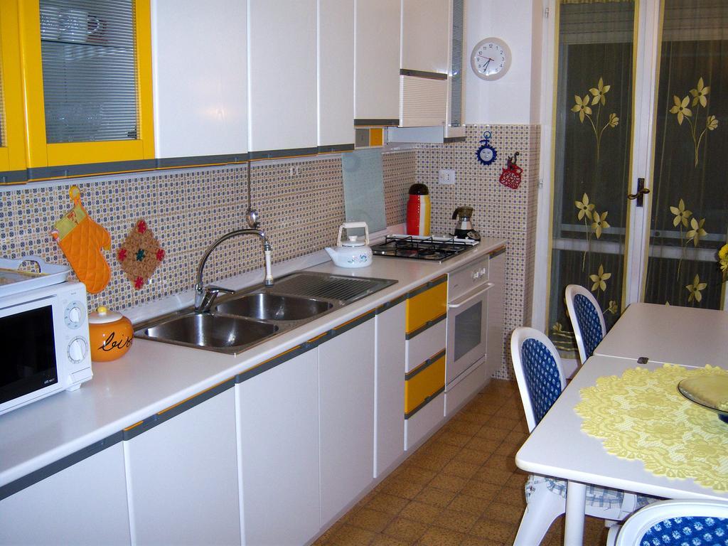 Bed And Breakfast Geckos Brindisi Bagian luar foto