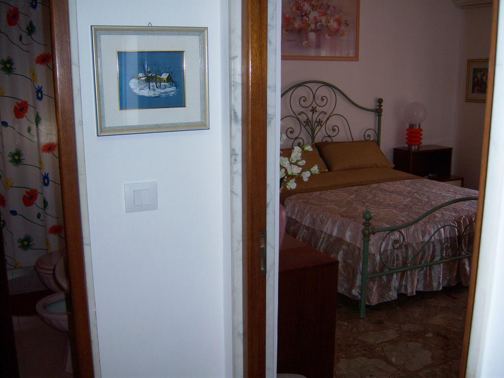 Bed And Breakfast Geckos Brindisi Bagian luar foto