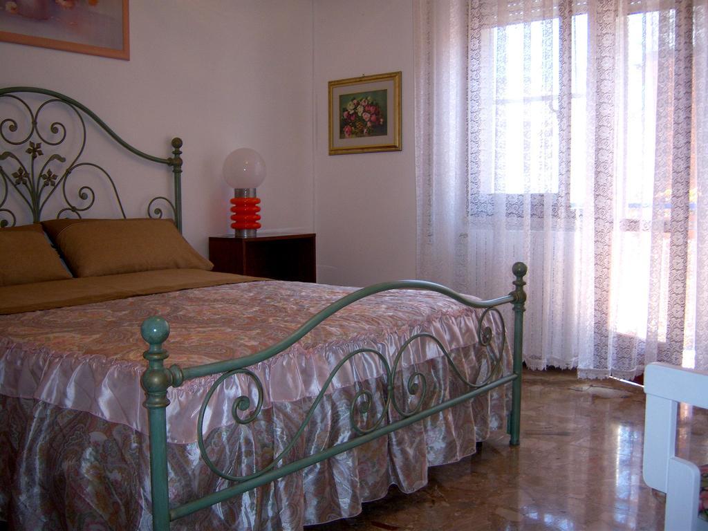 Bed And Breakfast Geckos Brindisi Bagian luar foto