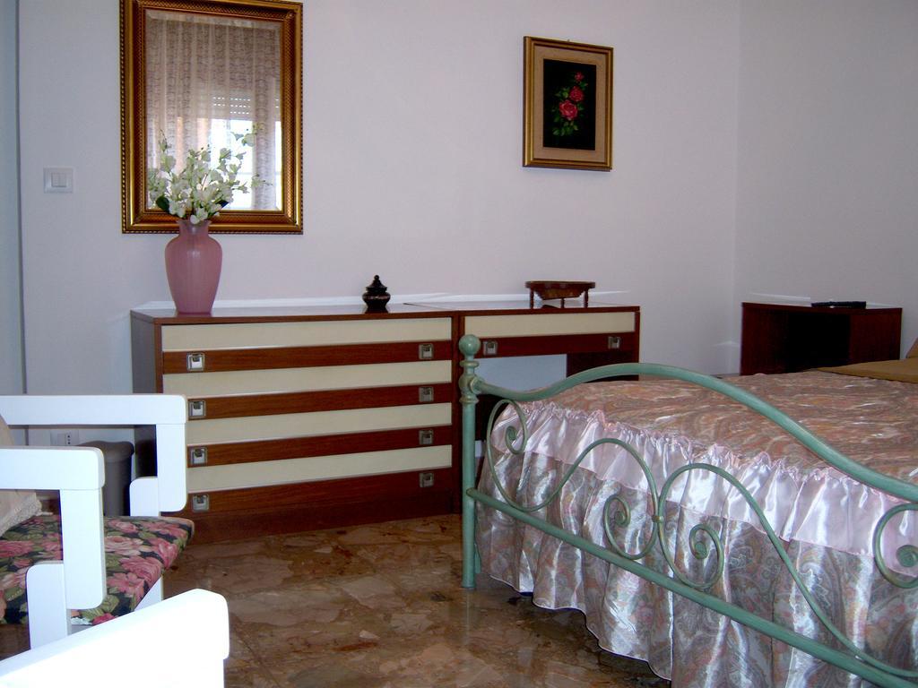 Bed And Breakfast Geckos Brindisi Bagian luar foto