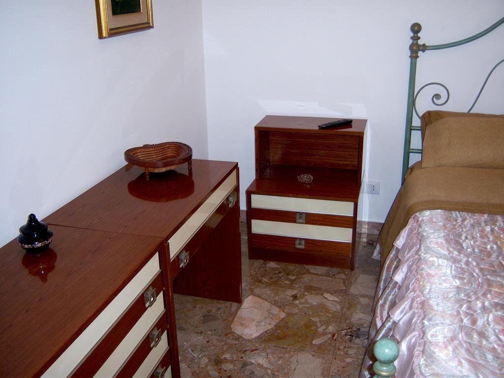 Bed And Breakfast Geckos Brindisi Bagian luar foto