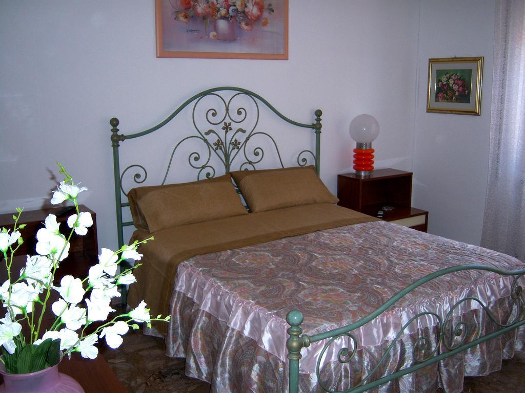 Bed And Breakfast Geckos Brindisi Bagian luar foto